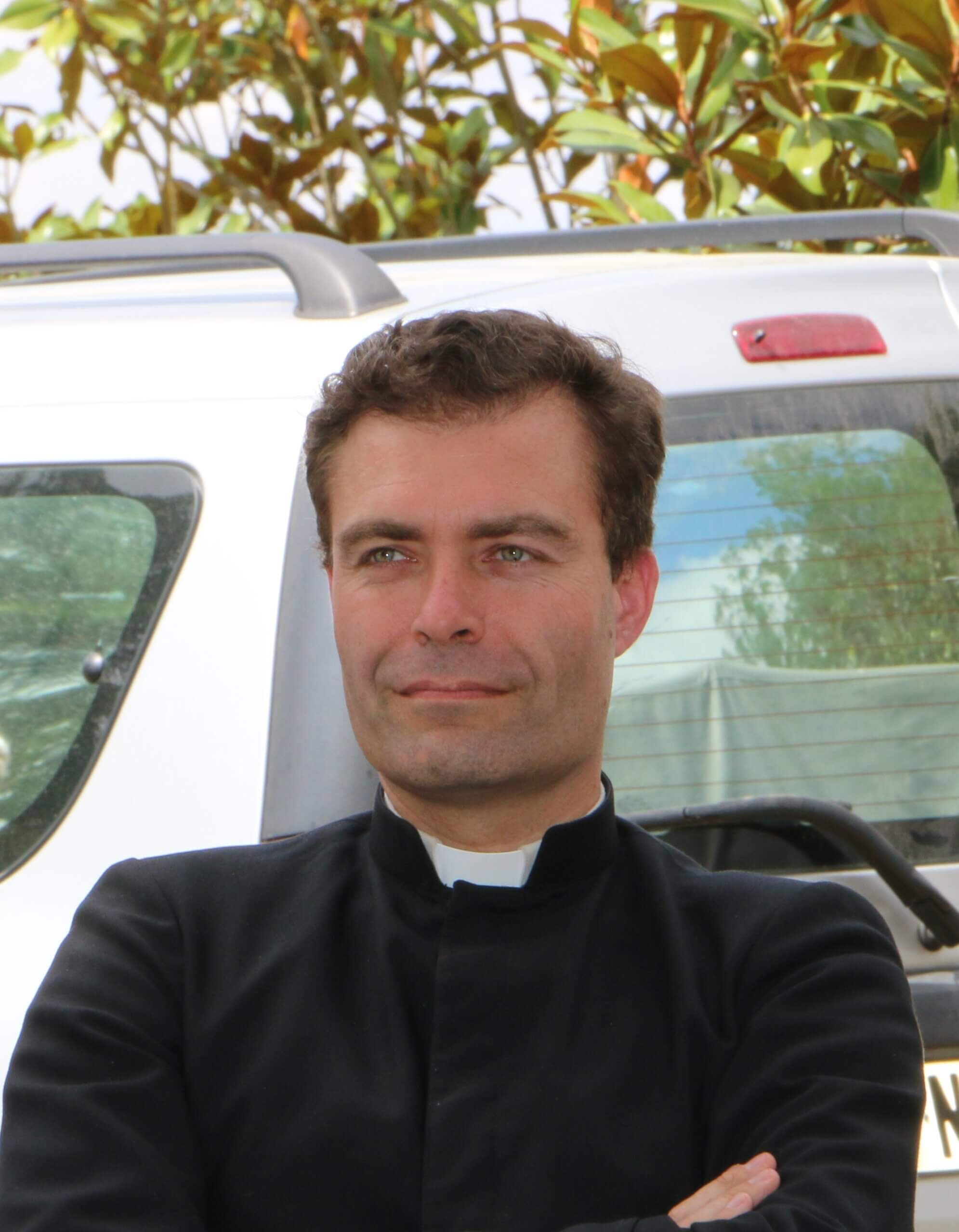 M. l'abbé Salenave lors de l'inauguration du Prieuré de La Villeneuve en 2015